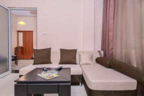 TOP CENTER The Coffee House One Bedroom Apartment